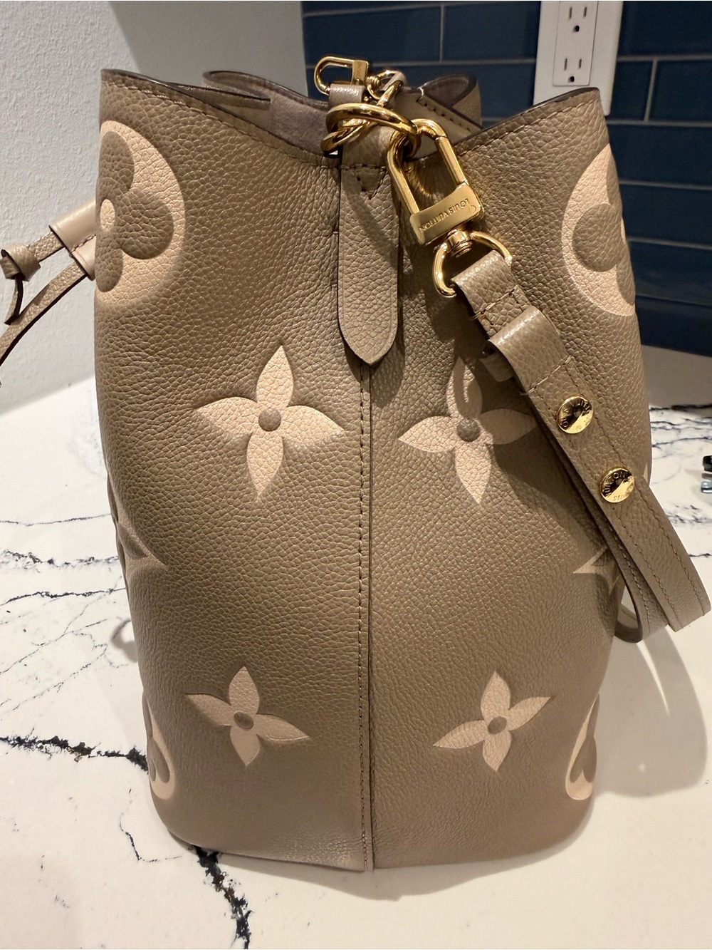 Louis Vuitton “Neo Neo MM” Monogram Drawstring Bucket Bag - Picture 9 of 10